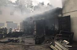 Пожежа виникла у гаражах, в яких знаходилися автівки