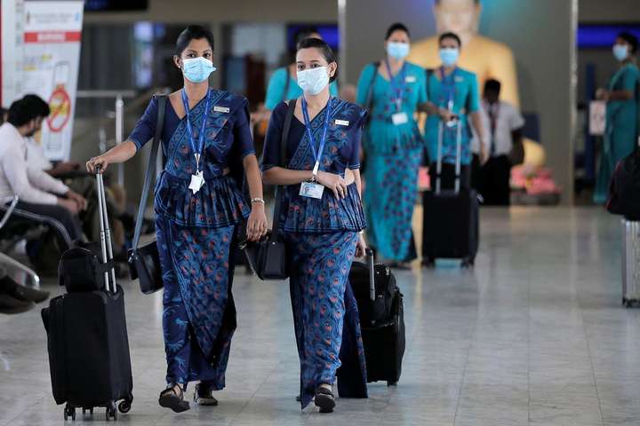 Почти 20 авиакомпаний прекращают летать в Китай из-за нового коронавируса (список)
