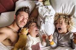 Папа четырех девушек показал настоящую сторону отцовства (фото)