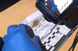 У водія та пасажира автівки правоохоронці виявили наркотичні речовини