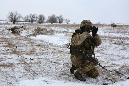 Окупанти обстріляли позиції українських військових під Луганським та Широкиним