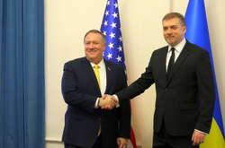 Міністр оборони України провів зустріч з Державним секретарем США