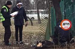Поблизу метро в Києві виявлено тіло чоловіка (фото)
