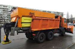 Спецтехніка готова розпочати обробку вулиць і тротуарів