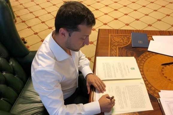 Зеленський підписав зміни до закону про працю 