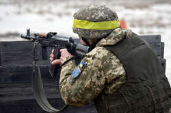 На Донбасі бойовики гатять поблизу семи населених пунктів