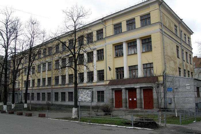 Замість басейну для школи - паркінг: НАБУ оголосило підозру ексголовному архітектору Києва