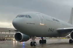 Літак з евакуйованими з Уханя громадянами чотирьох країн приземлився у Німеччині (відео)