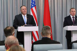 Майкл Помпео і Володимир Макей під час брифінгу