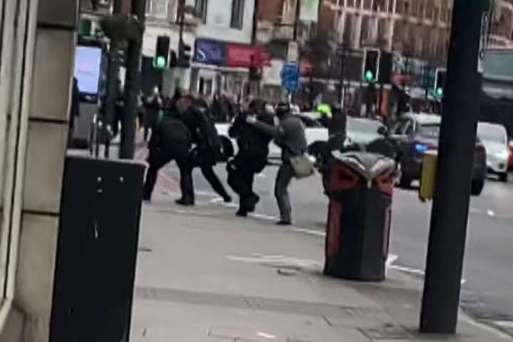 Поліція Лондона застрелила терориста, що напав з ножем на людей