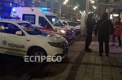 К прохожему подбежал неизвестный совершил несколько выстрелов, забрал у него пакет и скрылся в неизвестном направлении