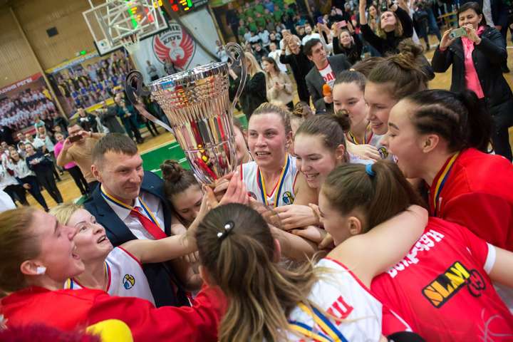 Дівчата з Рівного виграли Кубок України з баскету