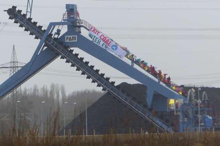 Экоактивисты захватили угольную электростанцию в Германии