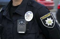 В Ужгороде полицейские спасли собаку, упавшую в заброшенный бассейн