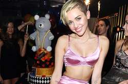 23-летний Коди Симпсон порадовал поклонников горячими снимками в компании своей избранницы, 27-летней Майли Сайрус