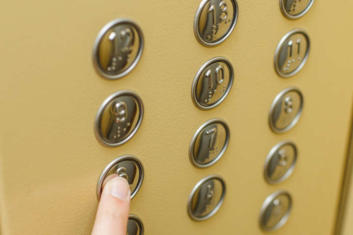 У Вінниці триває ремонт ліфтів у трьох під’їздах багатоповерхівок
