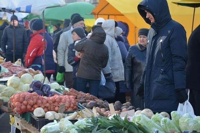 Сезонні ярмарки повертаються у Київ: де можна купити недорогі продукти
