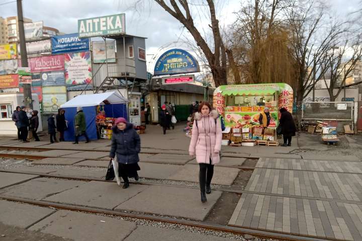 Нові лотки і кіоски з шаурмою: як Київ бореться зі стихійною торгівлею (фото)