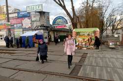 Нові лотки і кіоски з шаурмою: як Київ бореться зі стихійною торгівлею (фото)