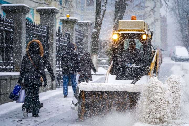 Хуртовини, снігопади, ожеледиця: на Київ насувається негода 