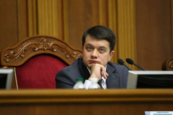 Разумков настаивает на принятии закона о лишении мандата за «кнопкодавство»