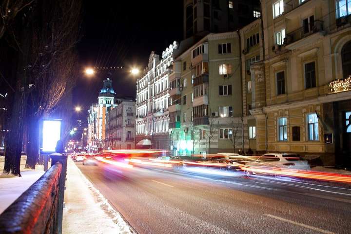Київ в очікуванні снігопаду: водіям радять пересісти на громадський транспорт