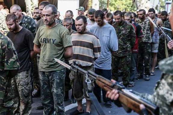 Учасникам «параду полонених» у Донецьку оголосили підозри