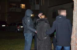  Правоохоронці затримали замовницю та «кілера» у момент передачі авансу - $500 поряд із будинком, де жінка винаймала квартиру 