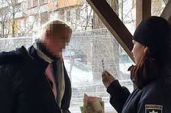 Правоохоронці виявили у жінки два блістери з пігулками невідомого походження