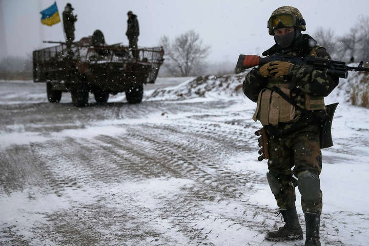 Бойовики за добу 12 разів обстріляли позиції Об’єднаних сил на Донбасі