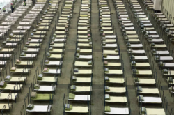 Внутри больницы Китая, построенной за 10 дней для больных новым коронавирусом