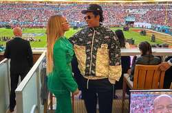  «Мне не нужно было делать никакого молчаливого протеста. Если вы посмотрите на сцену: там была колумбийка Шакира, пуэрториканка Джей Ло - это было громкое заявление и без того», - заявил рэпер 
  