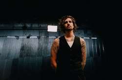 Дантес выпустил новый хит «Более или менее»