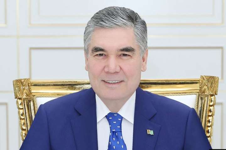 У Туркменістані чиновників віком від 40 років зобов’язали стати сивими, як президент