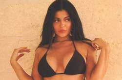  22-летняя представительница семейства Кардашьян-Дженнер в интервью журналу Harper's Bazaar рассказала, чем питается в течение дня 
  