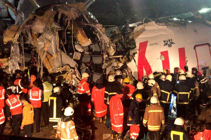 Аварія літака в Стамбулі: одна людина загинула, 157 — постраждали