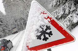 Мокрий сніг, сильний вітер, хуртовини та ожеледицю прогнозують на Вінниччині