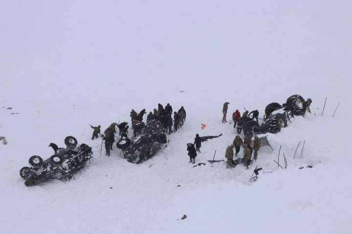 33 спасателя погибли в Турции при сходе снежной лавины