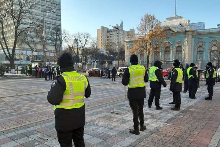 У центр Києва зігнали правоохоронців (фото)