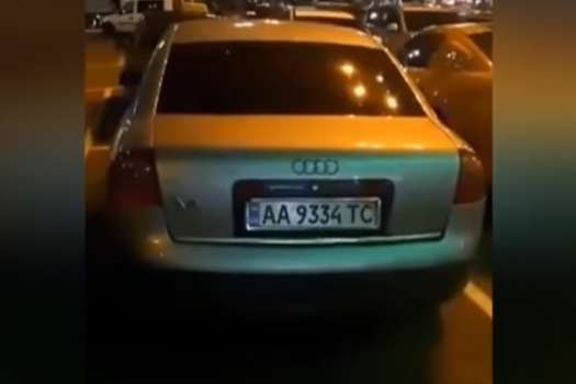На Печерську чоловік виявив двійника свого автомобіля (відео)