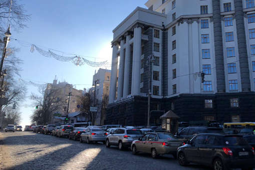 Мітингувальники перекрили рух транспорту по вулиці Грушевського
