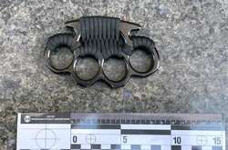 В урядовому кварталі поліція затримала хлопця з кастетом (фото)