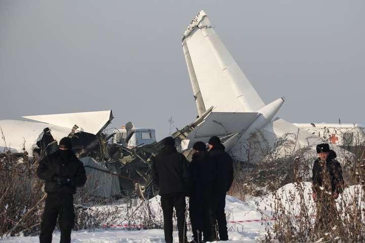 Українці, які постраждали в авіакатастрофі у Казахстані, повернулись додому 