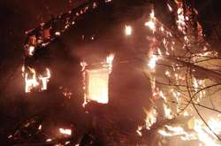 На Київщині вогонь повністю знищив будинок (фото)