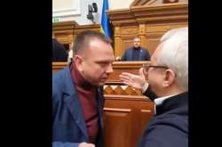  6 лютого у Верховній Раді емоційно посварилися народний депутат від «Слуги народу» Максим Ткаченко (ліворуч) та нардеп з «Батьківщини» Олексій Кучеренко (праворуч) 