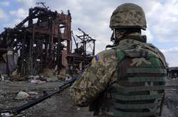 Из-за обстрелов на Донбассе ранен украинский военный