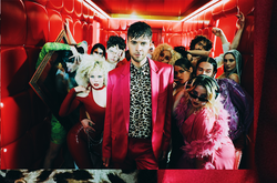  В новом клипе Макс Барских объявляет свою пятницу 
  