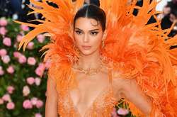  Супермодель «забыла» надеть юбку для велосипедной прогулки в Майами 
  