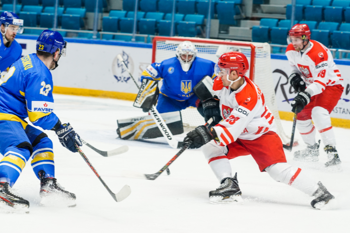 Збірна України з хокею зазнала другої розгромної поразки і втратила шанси потрапити на Олімпіаду