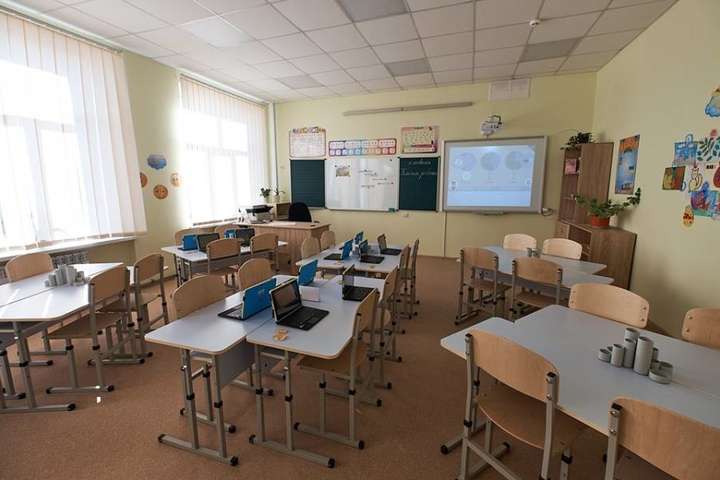Еще один областной центр Украины закрывает на карантин все школы